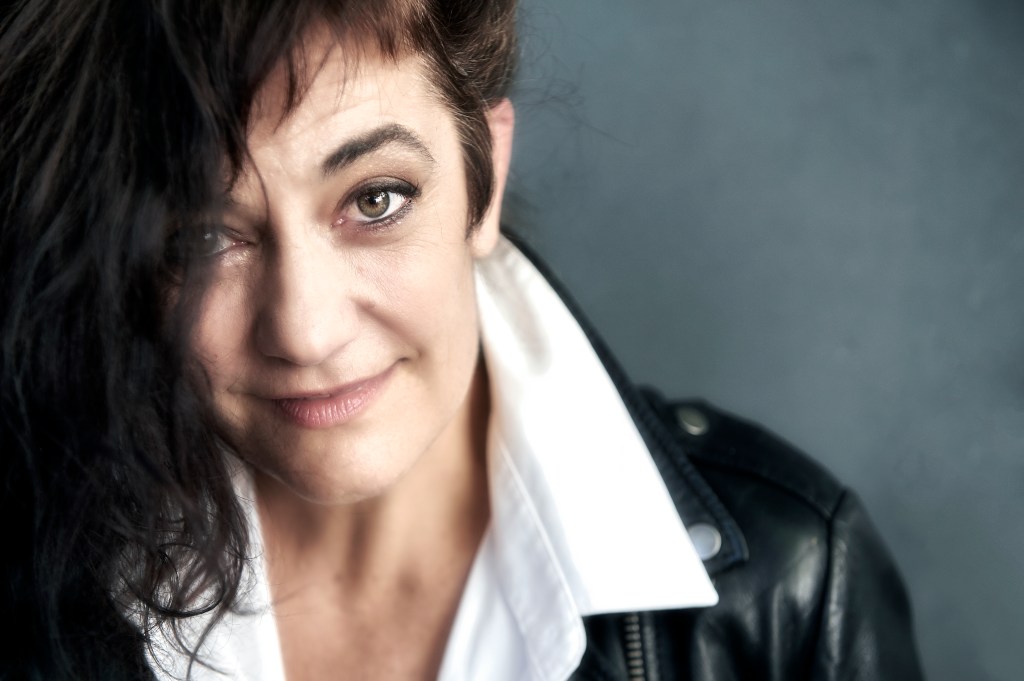 Colombe Barsacq, auteure, compositrice, interprète, dans « Métamorphose nocturne »