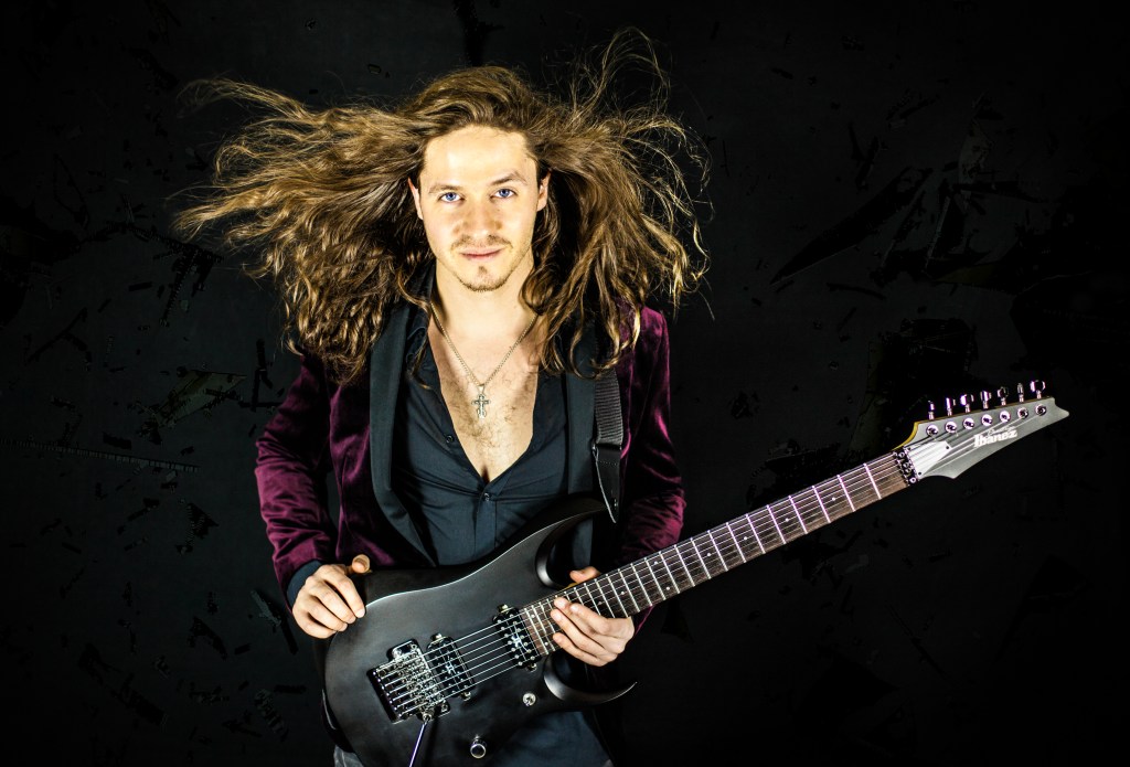 Roman Rouzine, guitariste et compositeur, dans &laquo;&nbsp;Métamorphose nocturne&nbsp;&raquo;